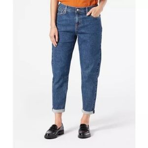 DENIZEN® from Levi's® Women's Mid-Rise Cropped Boyfriend Jeans